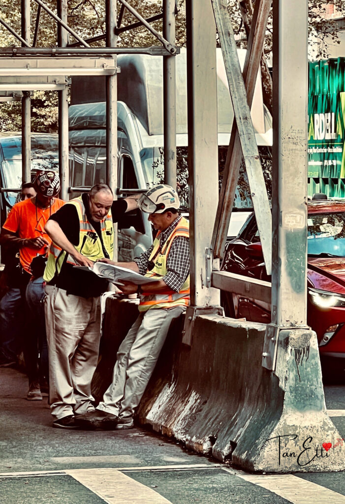 Arbeiter in Manhattan an einer Besprechung