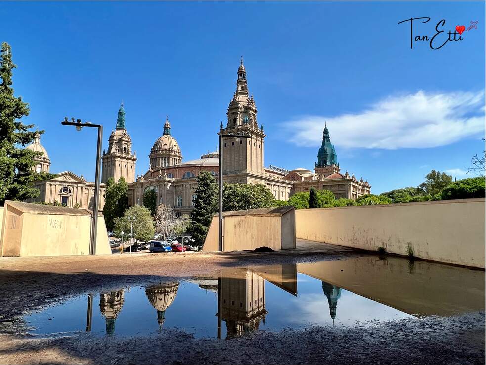 Barcelona Montjuic Spiegelung